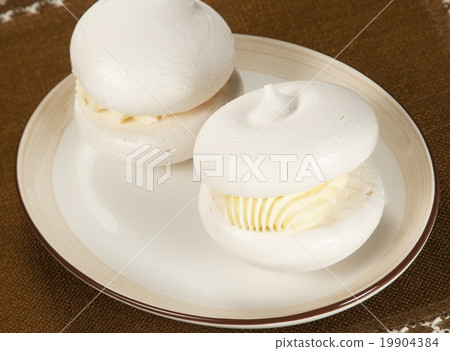 Kiss cakes with cream Kiss cakes with cream 19904384