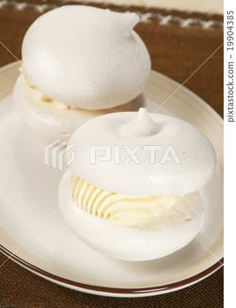 Kiss cakes with cream Kiss cakes with cream 19904385