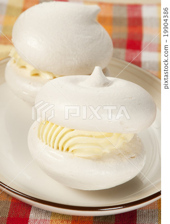 Kiss cakes with cream Kiss cakes with cream 19904386