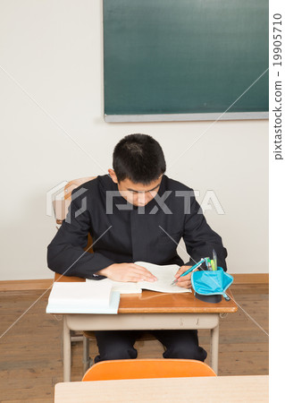 班上的男學生 19905710