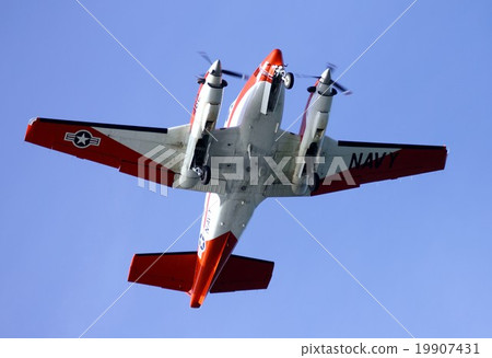 美國海軍的T-44A Pegasus訓練機器飛行了德克薩斯州美麗的藍天 美國海軍的T-44A Pegasus訓練機器飛行了德克薩斯州美麗的藍天 19907431