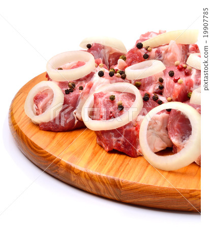 meet pieces, sliced onion, shashlick 19907785