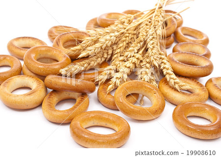 Bagels with wheat ears 19908610