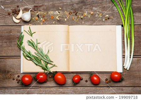 Open blank recipe book on brown wooden background 19909718