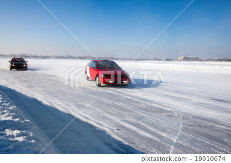 Auto ice racing 19910674