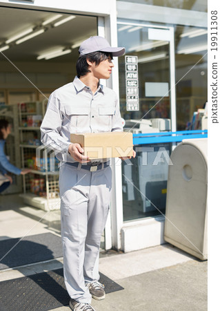 Male working clothes carrying luggage 19911308