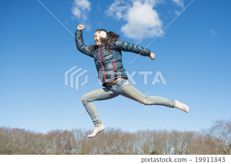 跳躍的女人 19911843