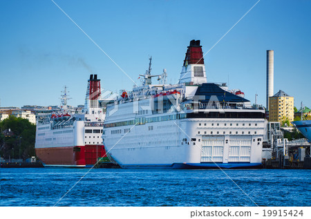 Huge sea ferry Huge sea ferry 19915424