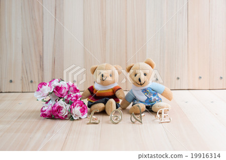 Embrace Bears in love, sit near bouquet rose. Embrace Bears in love, sit near bouquet rose. 19916314