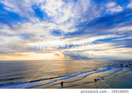 日出，海，景觀。日本沖繩。 19916695