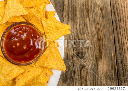 Nachos with tomato sauce 19923837