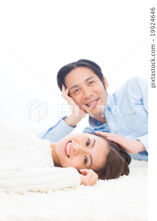 年輕夫婦生活方式躺下 19924646