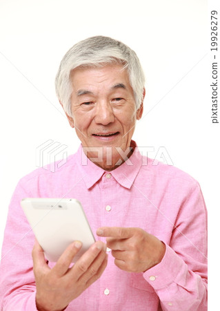 Elderly people who like tablets 19926279