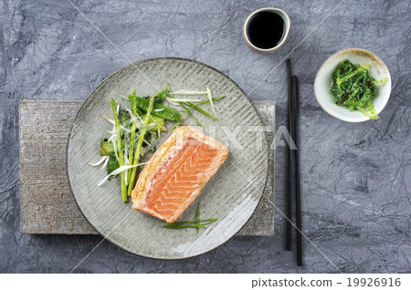 Salmon Tataki 19926916