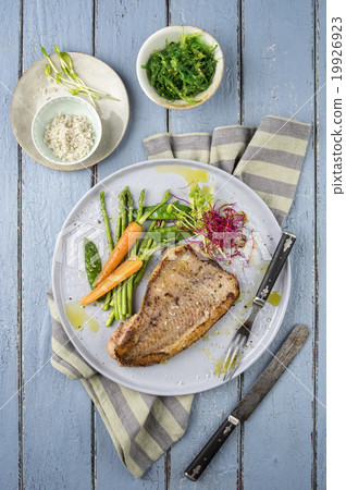 Saithe fish with Wakame and Vegetable 19926923