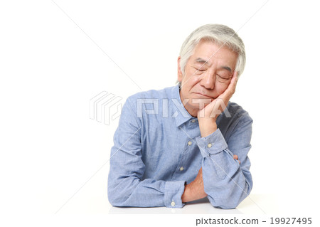 Elderly people falling asleep 19927495