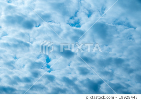 Sky picture material Sky and clouds Blue sky and white clouds Copy space Text space Ordinary clouds Cumulus cloud layer cloud? 19929445