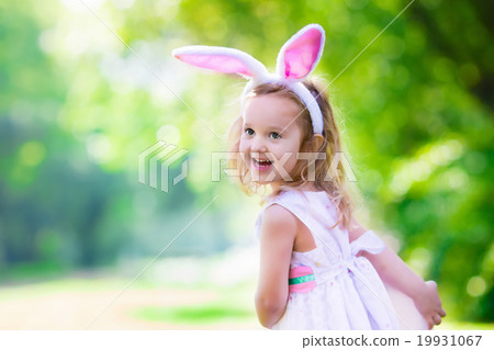 Little girl with Easter bunny ears Little girl with Easter bunny ears 19931067