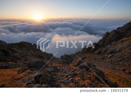 Sunset and the sea of clouds (Yatsugatake) 19935379