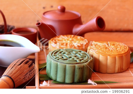 Festival moon cake and tea - china dessert Festival moon cake and tea - china dessert 19936291