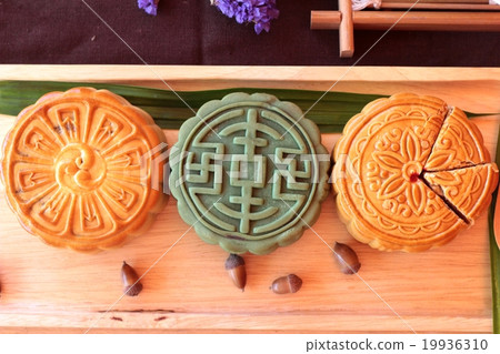 Festival moon cake and tea  - china dessert 19936310