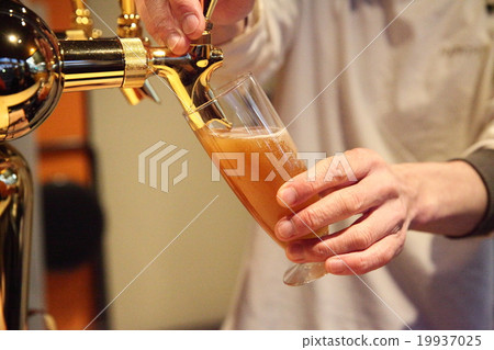 Craft beer 19937025