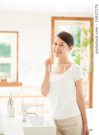 Two-generation Beauty Image 19937279