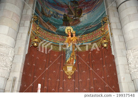 Tibidabo temple 19937548