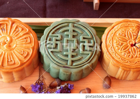 Festival moon cake and tea - china dessert Festival moon cake and tea - china dessert 19937862