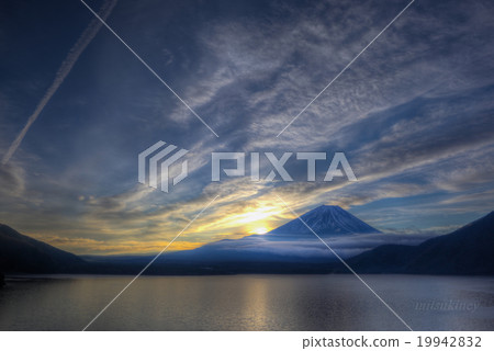 mt. Fuji sunrise from motosuko mt. Fuji sunrise from motosuko 19942832