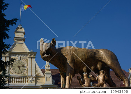 feeding she-wolf monument in Brasov 19943596