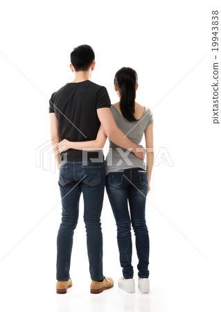 rear view of Asian young couple 19943838