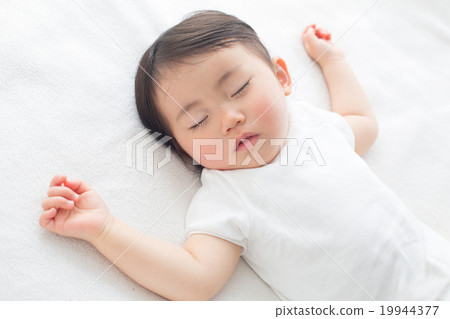 Baby to take a nap 19944377