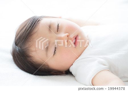 Baby to take a nap 19944378