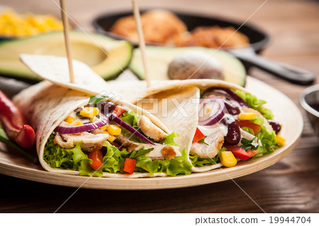 Tortilla with a mix of ingredients 19944704