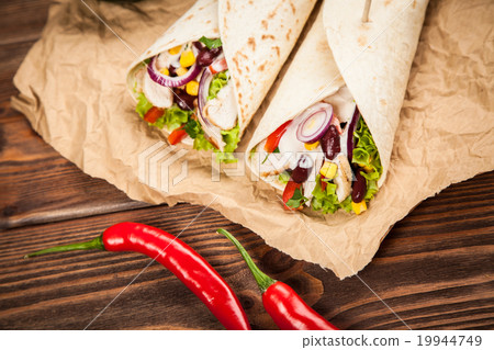 Tortilla with a mix of ingredients 19944749