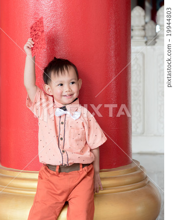 Asian baby boy hold red envelope or Ang-pow . Asian baby boy hold red envelope or Ang-pow . 19944803