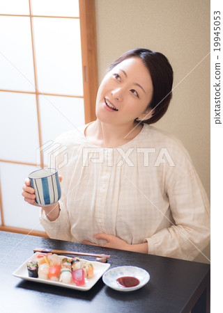 Food scene woman Food scene woman 19945053