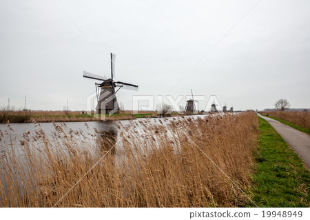 Kinderdijk in holland 19948949