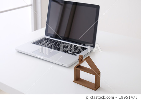 Laptop computers and miscellaneous goods Laptop computers and miscellaneous goods 19951473