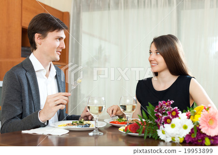 Man and woman having romantic dinner 19953899