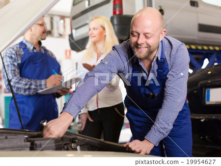 Service crew and driver Service crew and driver 19954627