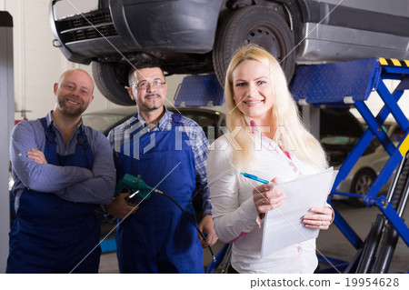 manager and crew doing check up of broken car manager and crew doing check up of broken car 19954628