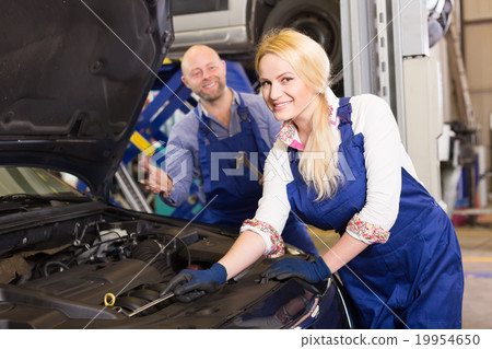 Auto service center crew near car 19954650