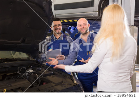 Mechanics explain car problem to owner Mechanics explain car problem to owner 19954651