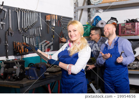 Portrait two workers and superviser 19954656