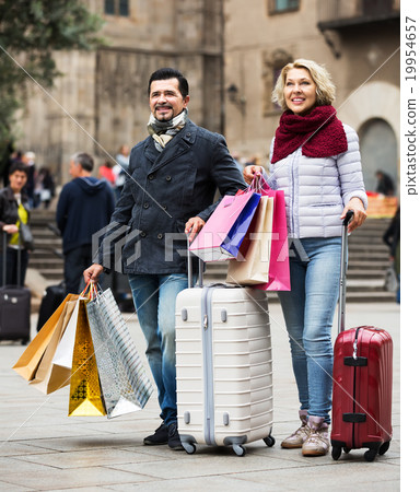 Senior tourists with shopping bags 19954657