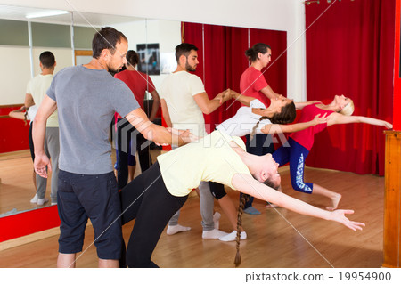 Romantic couples learning to dance foxtrot Romantic couples learning to dance foxtrot 19954900
