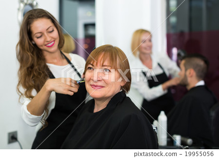 Mature woman in the barbershop. 19955056