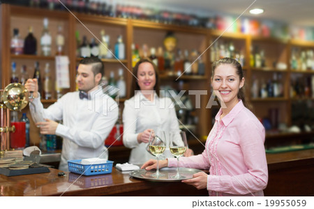 Waitress holding tray with glasses 19955059